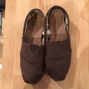 Brown TOMS